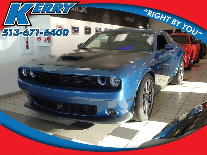 2023 Dodge Challenger R/T photo 1
