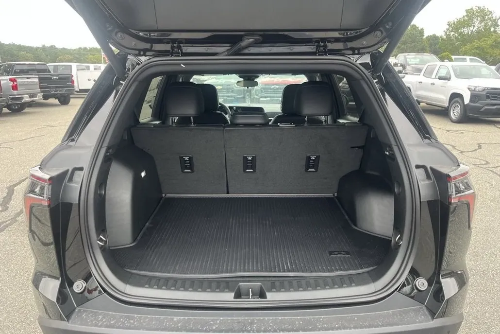 2026 Chevrolet Equinox LT photo 1