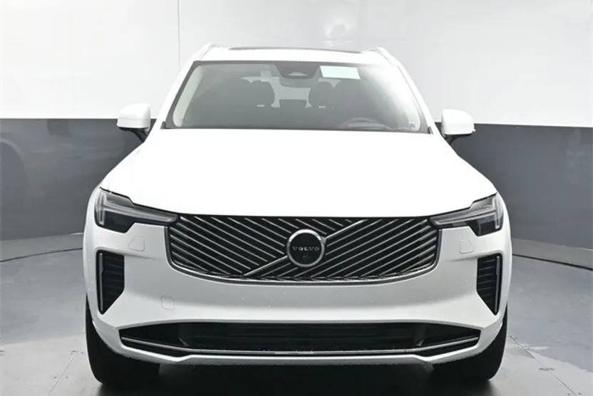 2025 Volvo XC90 T8 photo 1
