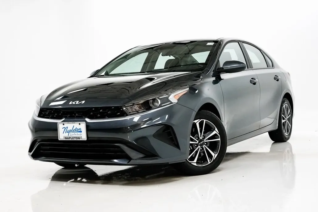 2024 Kia Forte LXS photo 1
