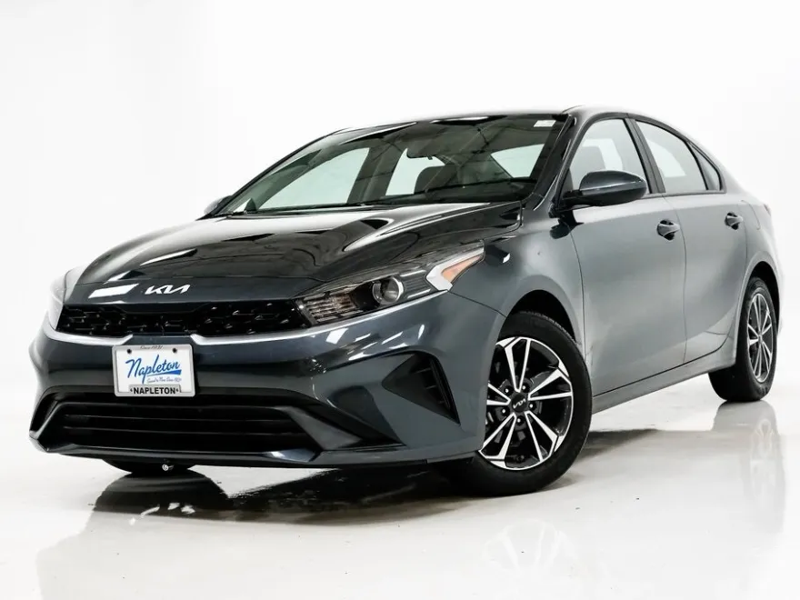 2024 Kia Forte LXS photo 1