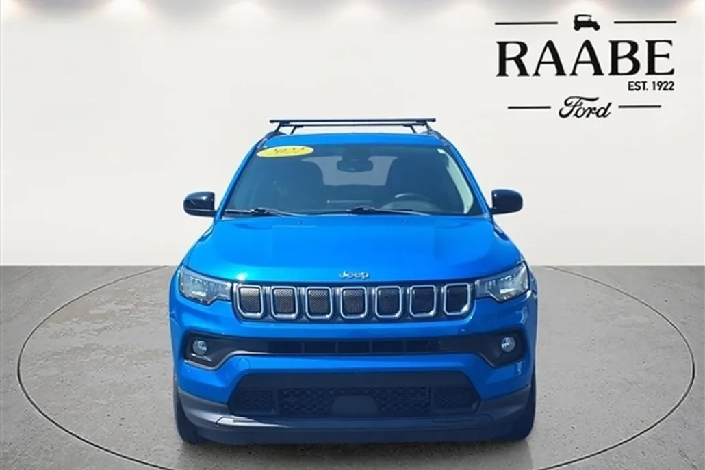 2022 Jeep Compass Latitude Lux photo 1