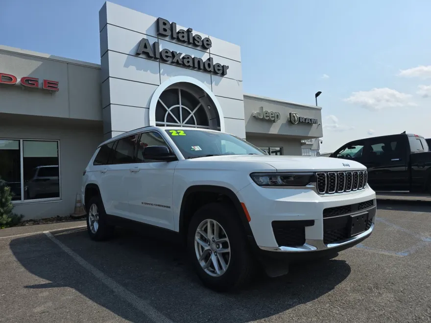 2022 Jeep Grand Cherokee Laredo photo 1