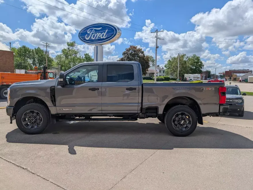 2025 Ford F-350 XL photo 1