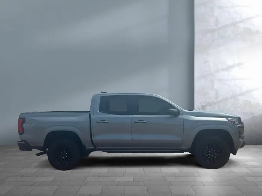 2024 Chevrolet Colorado LT photo 1