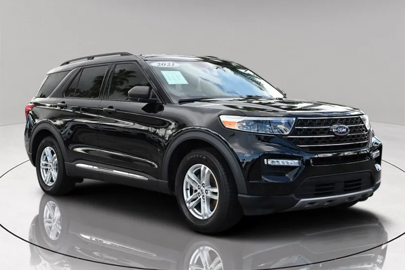2021 Ford Explorer XLT photo 1