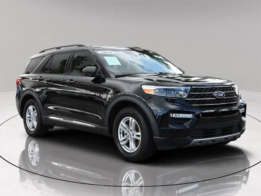 2021 Ford Explorer XLT photo 1