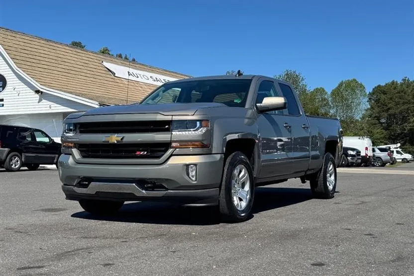 2017 Chevrolet Silverado 1500 LT Z71 photo 1