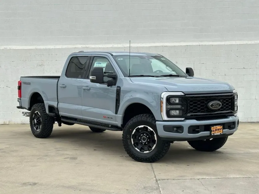 2025 Ford F-250 Lariat photo 1