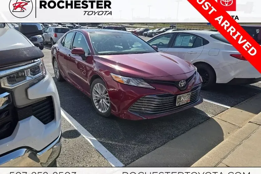 2018 Toyota Camry XLE photo 1