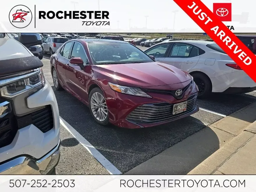2018 Toyota Camry XLE photo 1