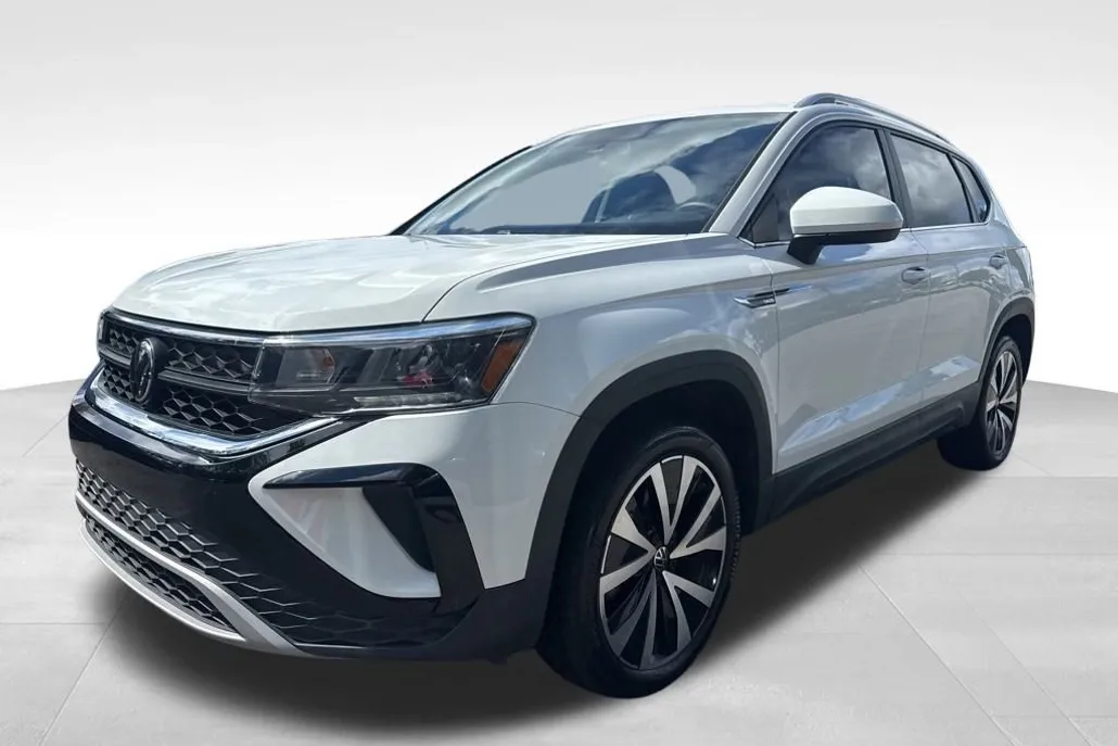 2022 Volkswagen Taos SE photo 1