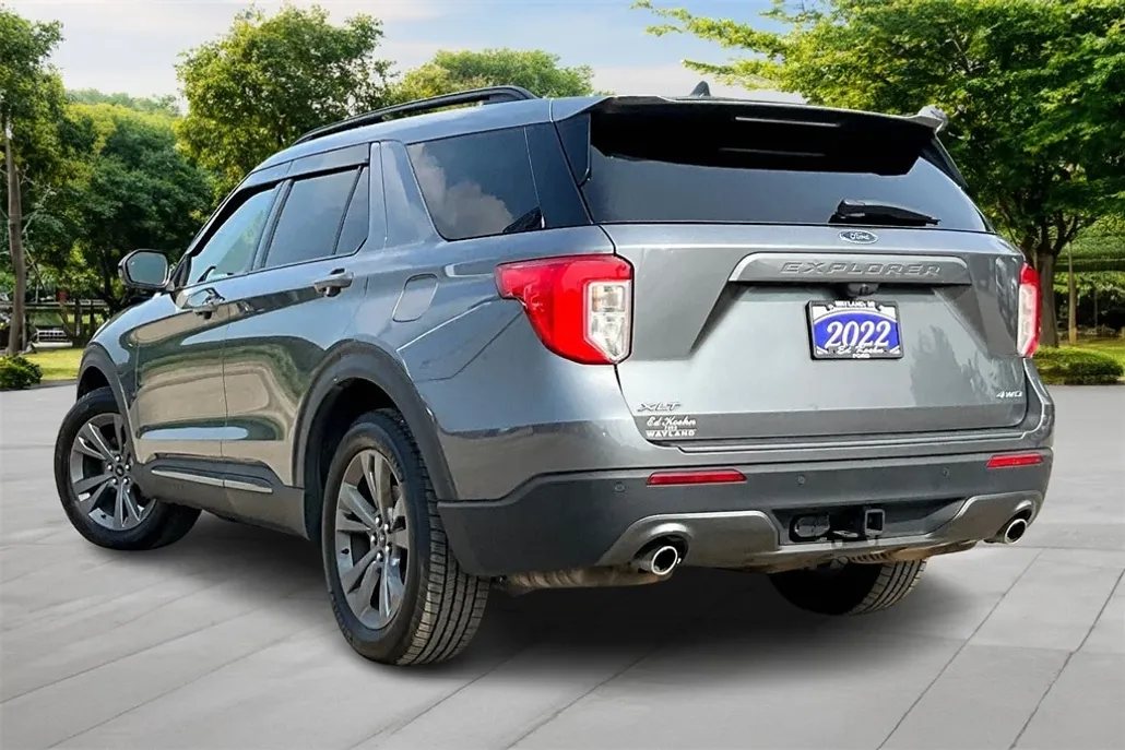 2022 Ford Explorer XLT photo 1