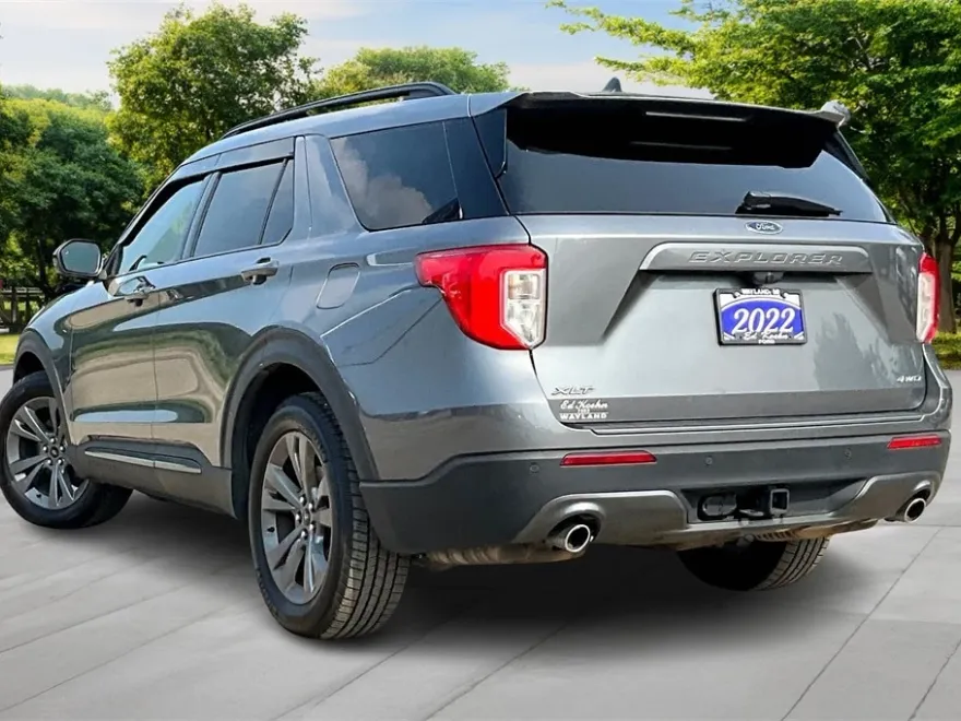 2022 Ford Explorer XLT photo 1