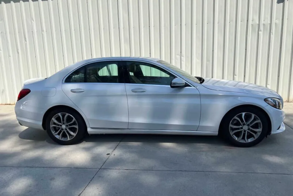 2017 Mercedes Benz C 300 photo 1