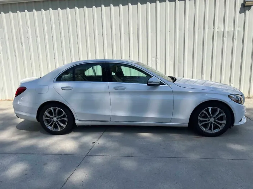 2017 Mercedes Benz C 300 photo 1
