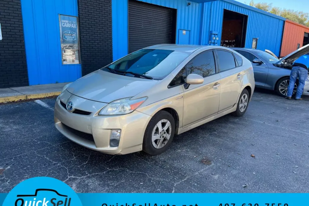 2011 Toyota Prius Three photo 1