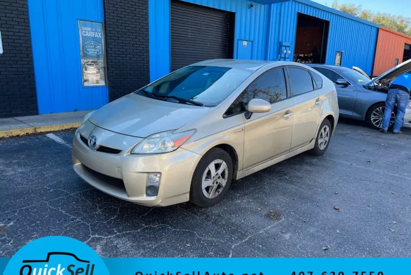 2011 Toyota Prius Three photo 1
