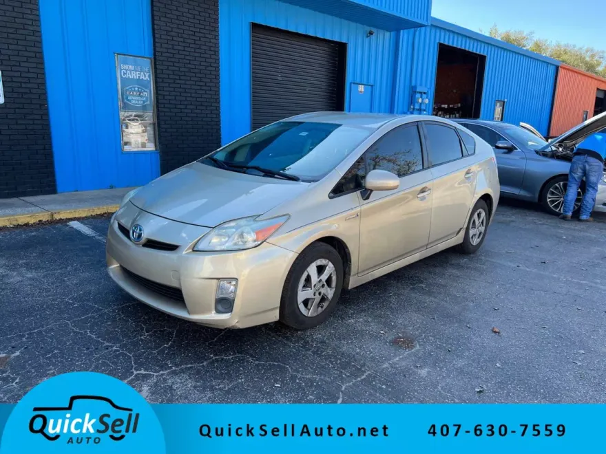 2011 Toyota Prius Three photo 1
