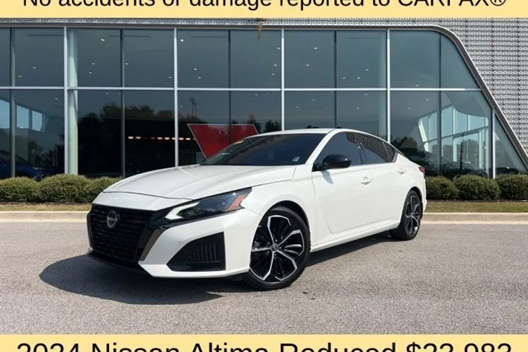 2024 Nissan Altima 2.5 SR photo 1