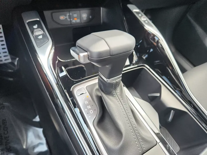 2025 Kia Sorento SX photo 1