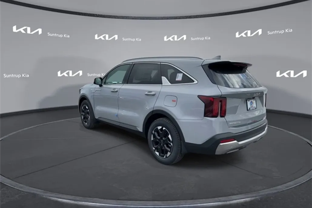 2025 Kia Sorento S photo 1