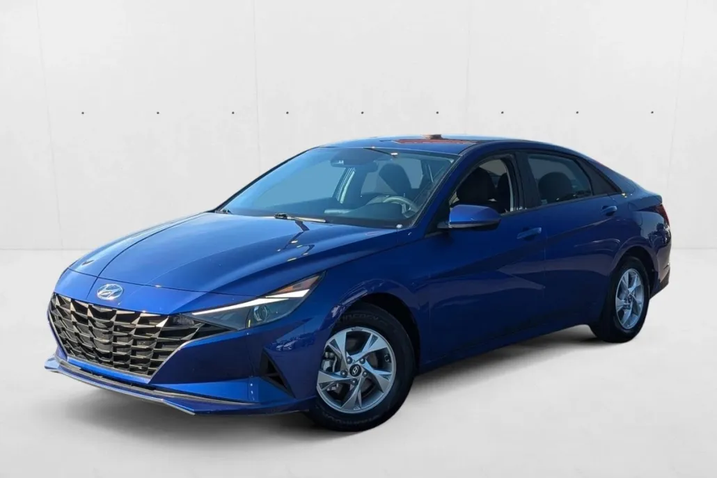 2023 Hyundai Elantra SE photo 1