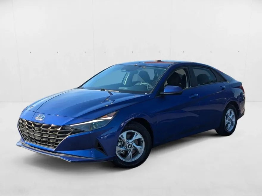 2023 Hyundai Elantra SE photo 1
