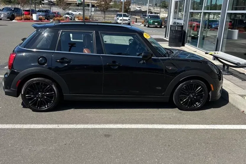 2023 Mini Cooper Hardtop S photo 1
