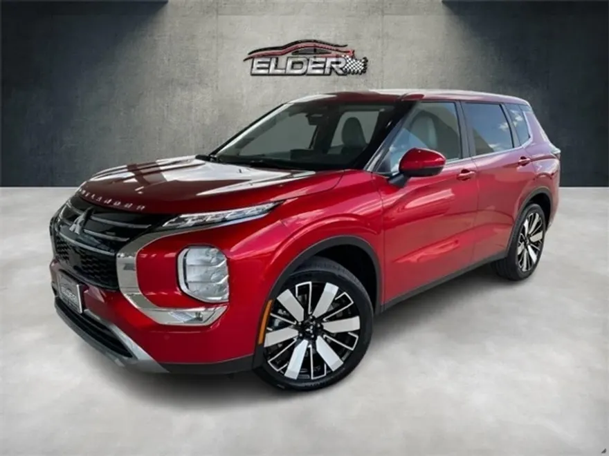 2025 Mitsubishi Outlander SE photo 1