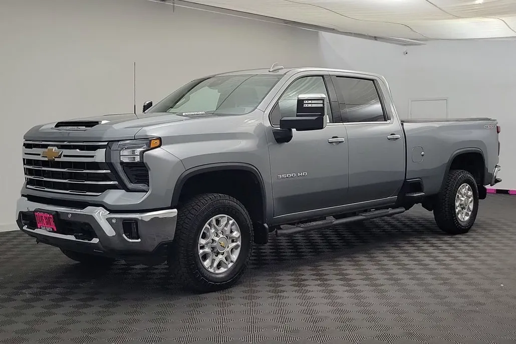 2024 Chevrolet Silverado 3500HD LTZ photo 1