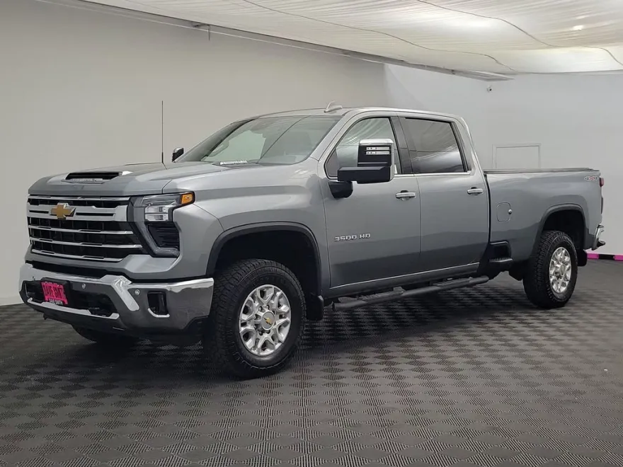 2024 Chevrolet Silverado 3500HD LTZ photo 1