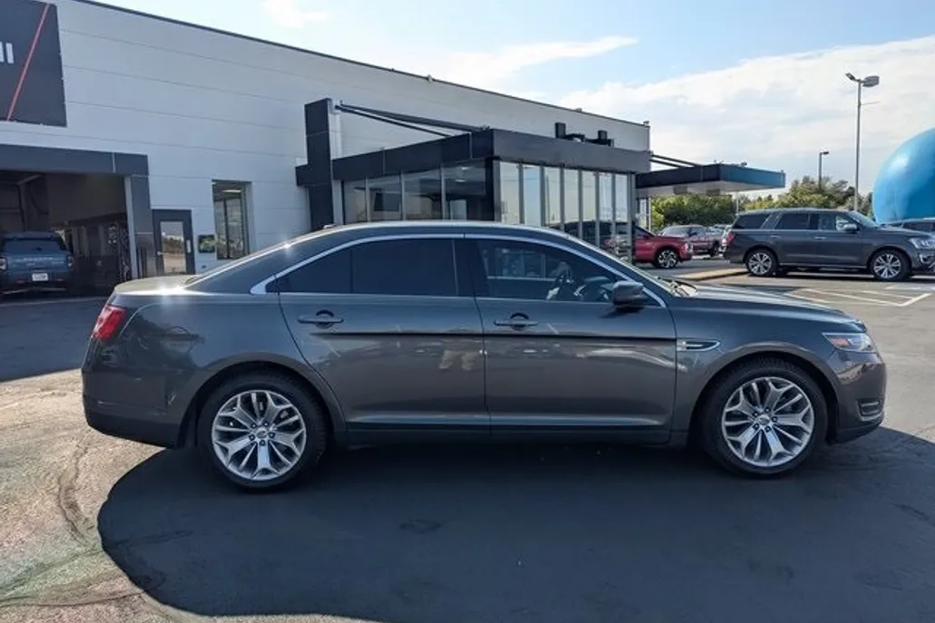 2019 Ford Taurus Limited photo 1