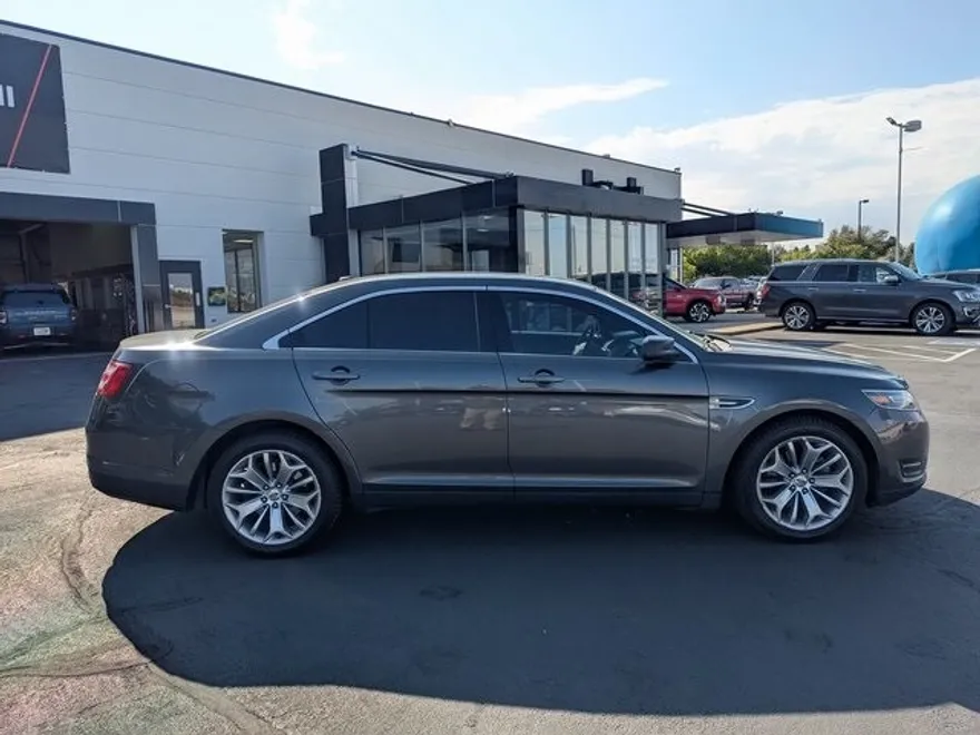 2019 Ford Taurus Limited photo 1