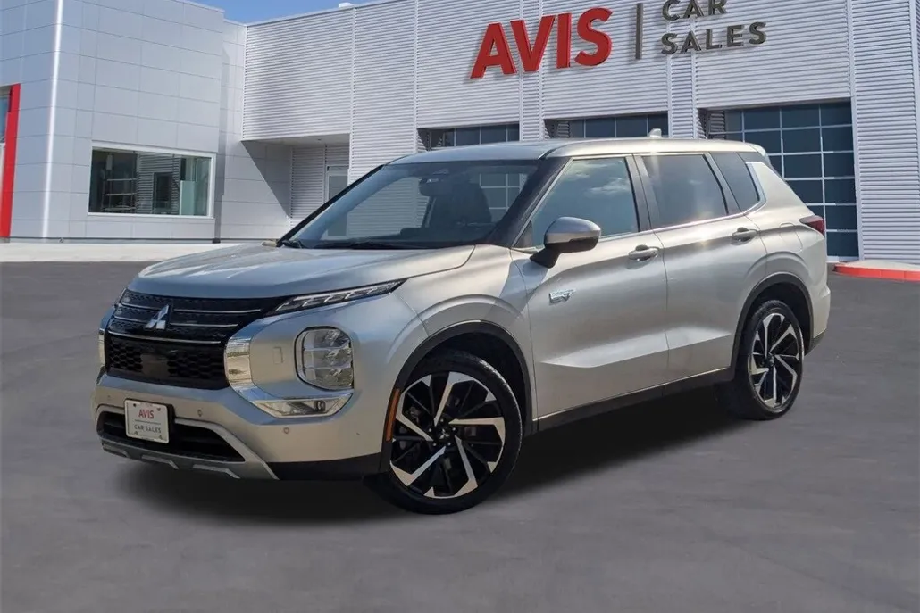 2023 Mitsubishi Outlander PHEV SE photo 1