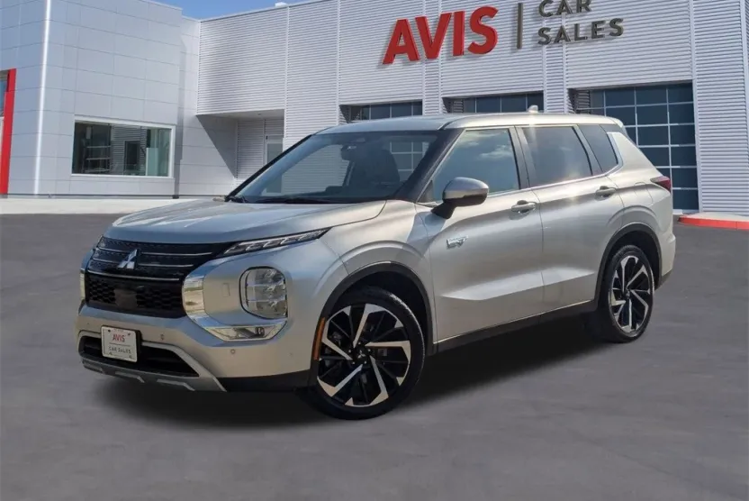 2023 Mitsubishi Outlander PHEV SE photo 1