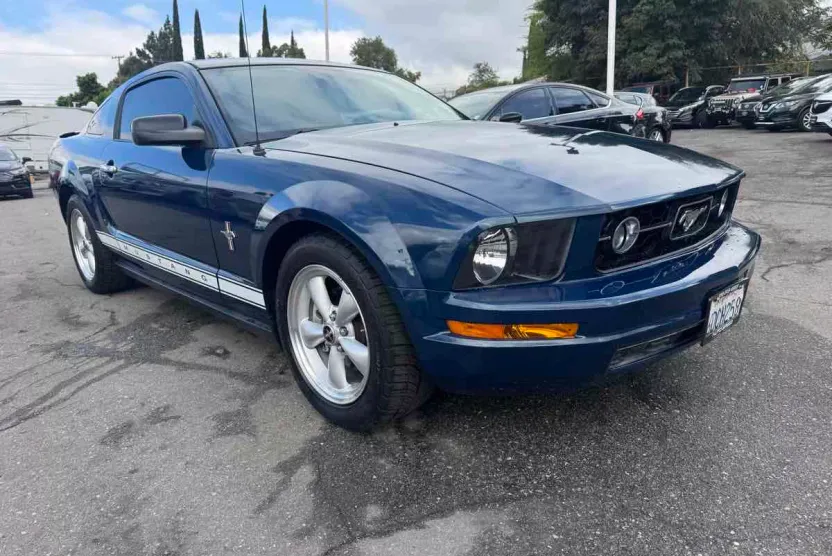 2008 Ford Mustang Deluxe photo 1