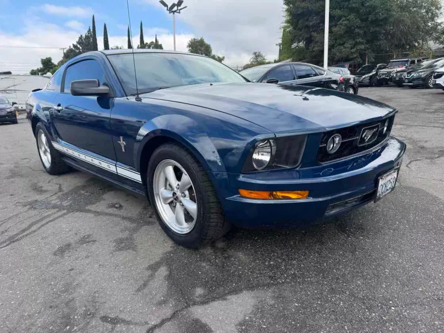 2008 Ford Mustang Deluxe photo 1