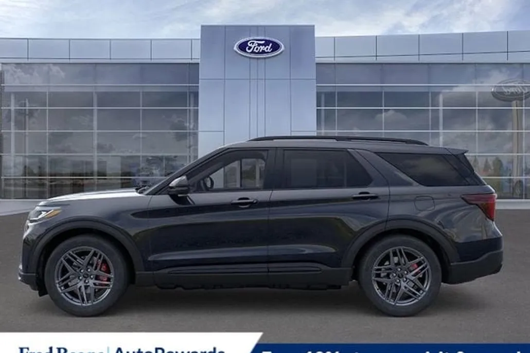 2025 Ford Explorer ST photo 1
