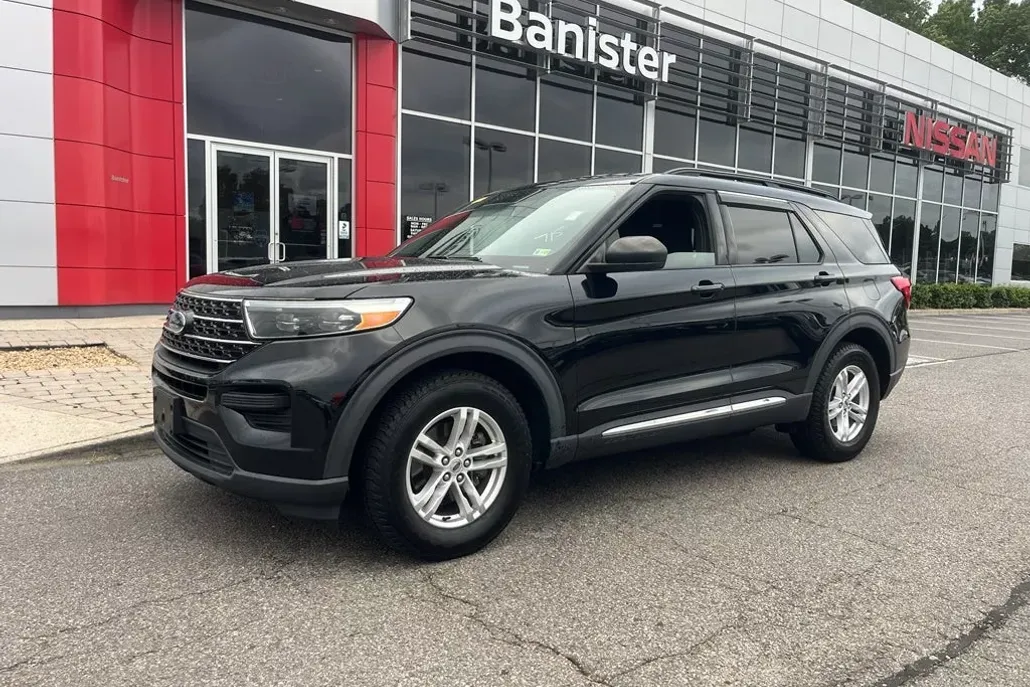 2020 Ford Explorer XLT photo 1