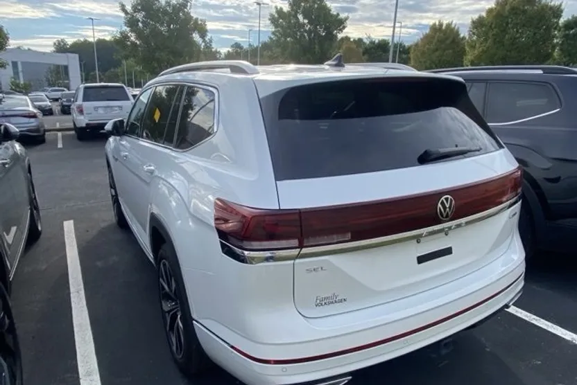 2025 Volkswagen Atlas SEL Premium R-Line photo 1