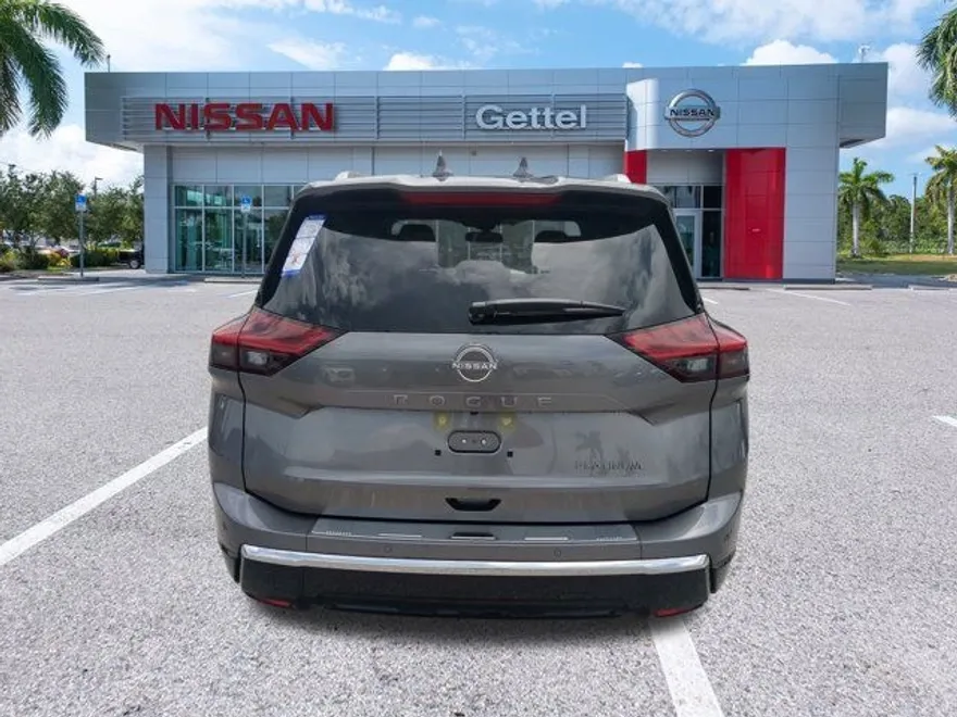 2025 Nissan Rogue Platinum photo 1