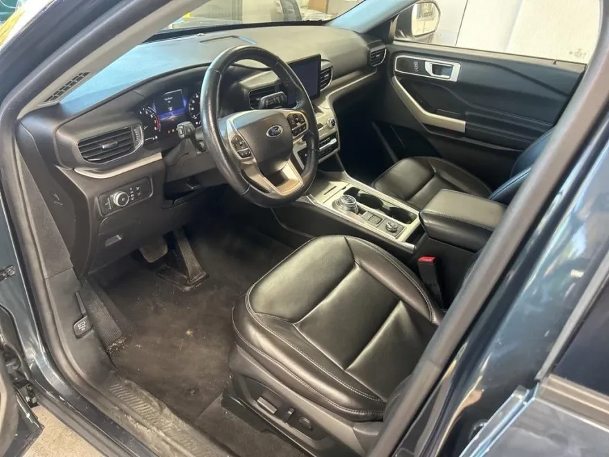 2022 Ford Explorer XLT photo 1