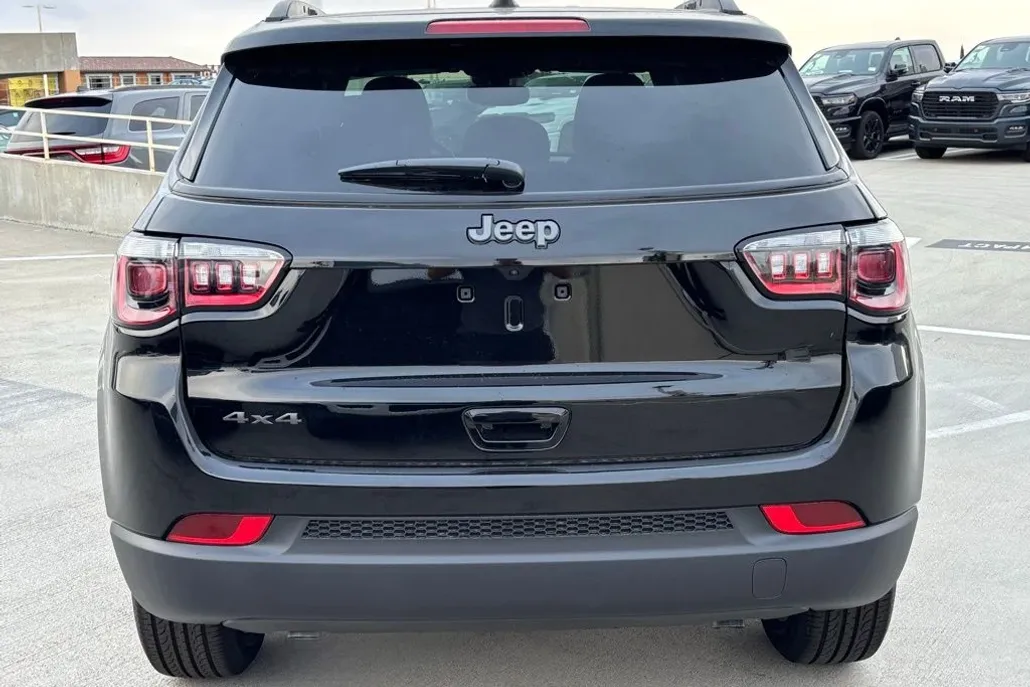 2026 Jeep Compass Latitude Altitude photo 1