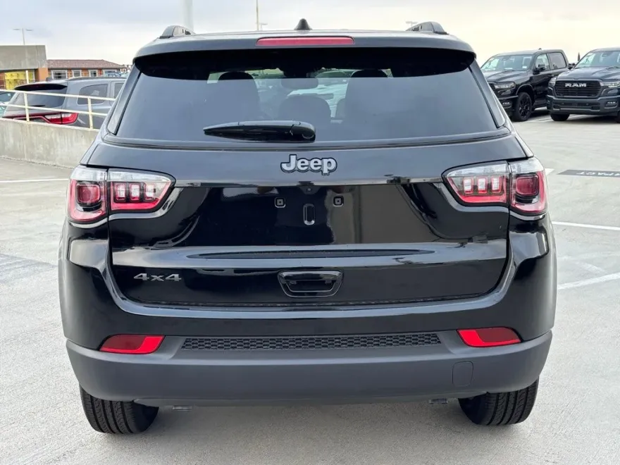 2026 Jeep Compass Latitude Altitude photo 1