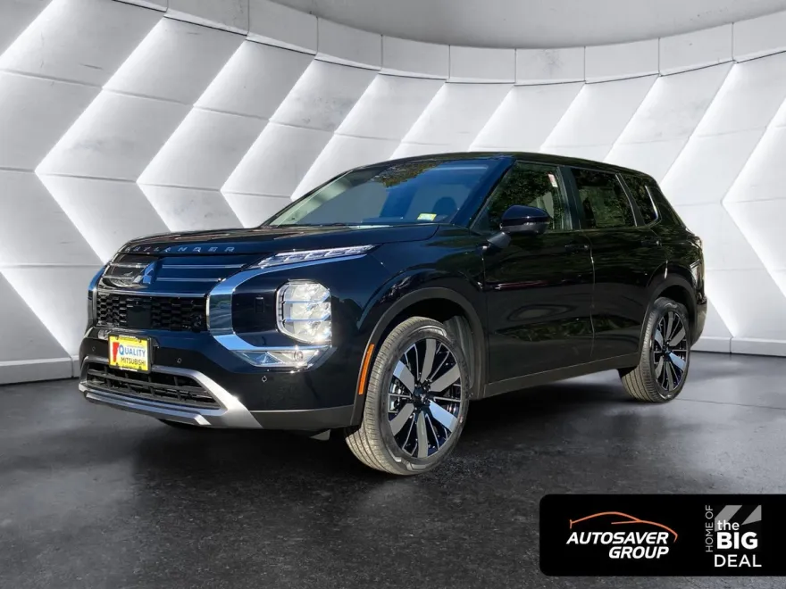 2025 Mitsubishi Outlander SE photo 1