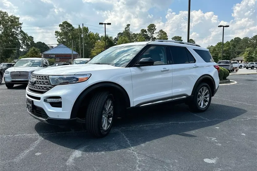 2023 Ford Explorer Limited photo 1