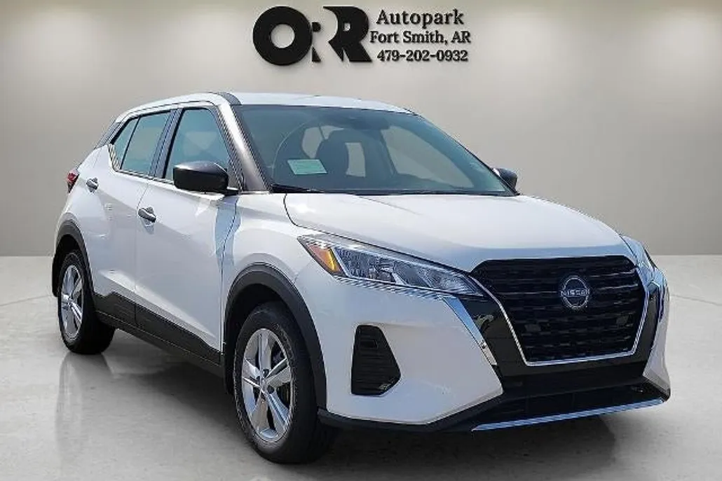 2025 Nissan Kicks Play S photo 1