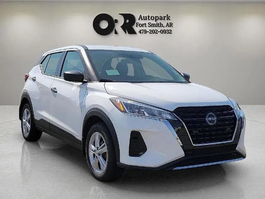 2025 Nissan Kicks Play S photo 1