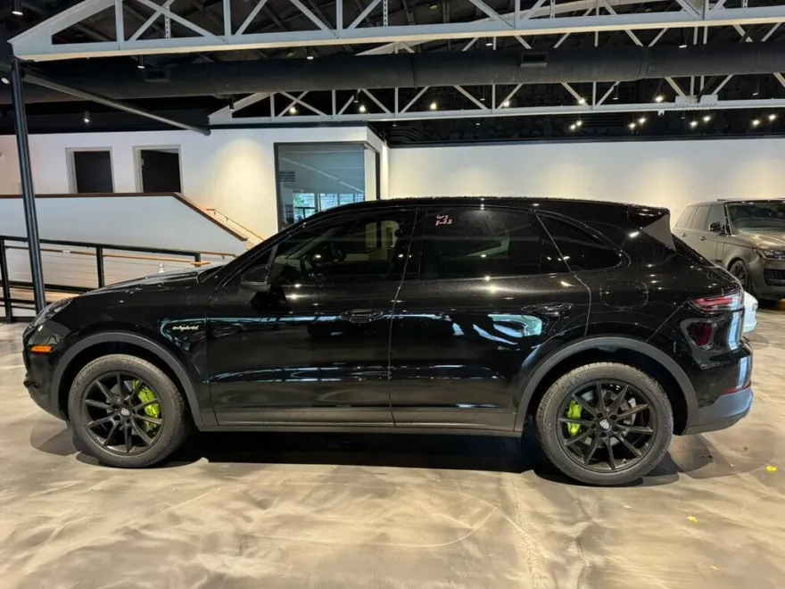 2021 Porsche Cayenne E-Hybrid photo 1